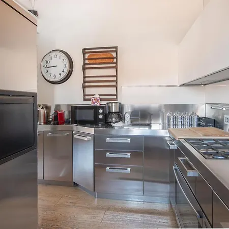 Stunning Floor Flat In The Heart Of Verona