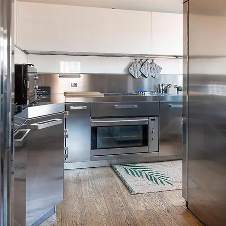 Stunning Floor Flat In The Heart Of Apartment Verona