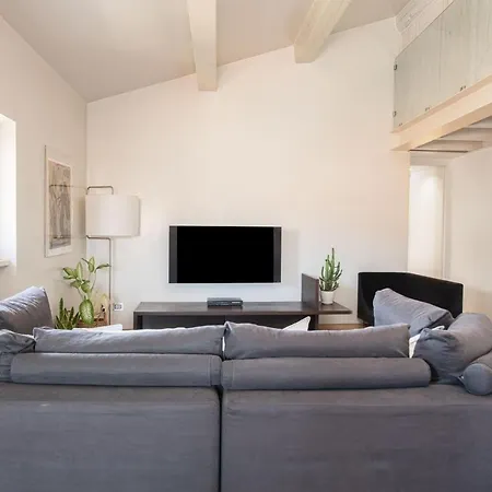Stunning Floor Flat In The Heart Of Verona