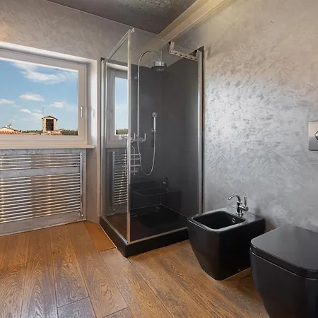 Stunning Floor Flat In The Heart Of * Verona