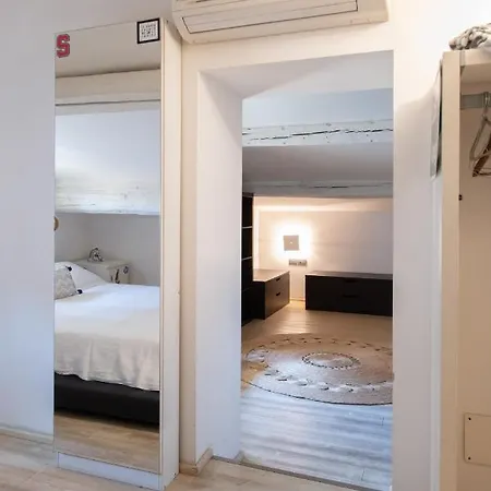 Stunning Floor Flat In The Heart Of Verona