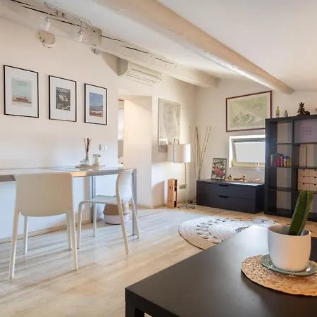 Stunning Floor Flat In The Heart Of