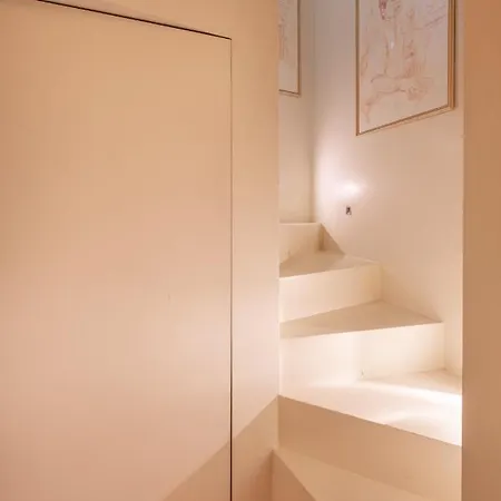 Apartment Stunning Floor Flat In The Heart Of *