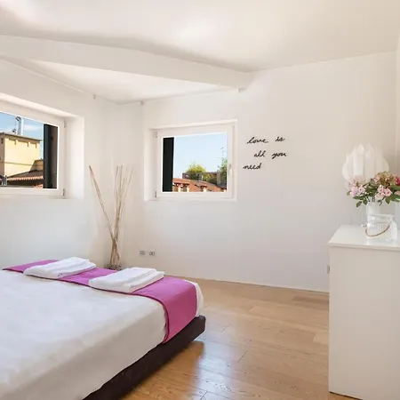 Stunning Floor Flat In The Heart Of *