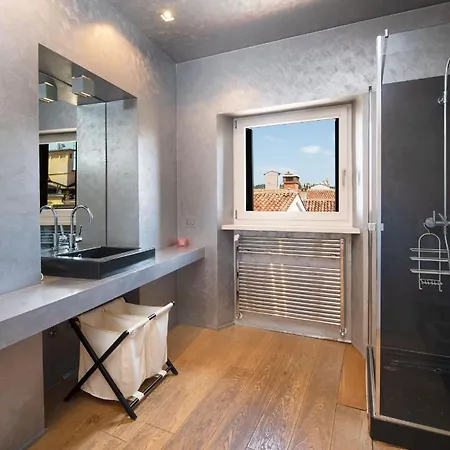 Apartment Stunning Floor Flat In The Heart Of *